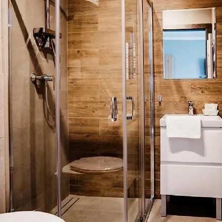 Oda ve Kahvaltı Roza