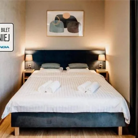 Oda ve Kahvaltı Roza 3*